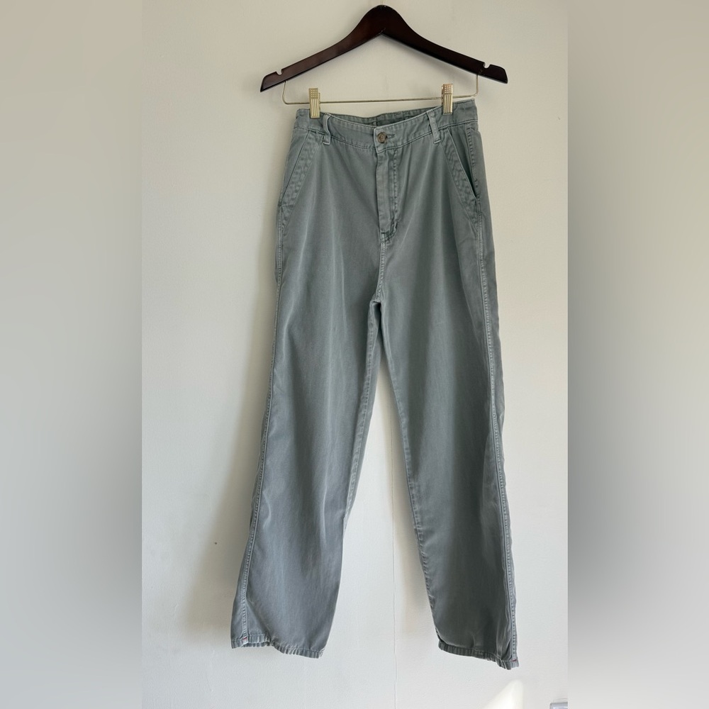 XiRENA Washed Sage Green Zip-Front Pants - Size S